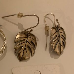 James avery monstera earrings.
